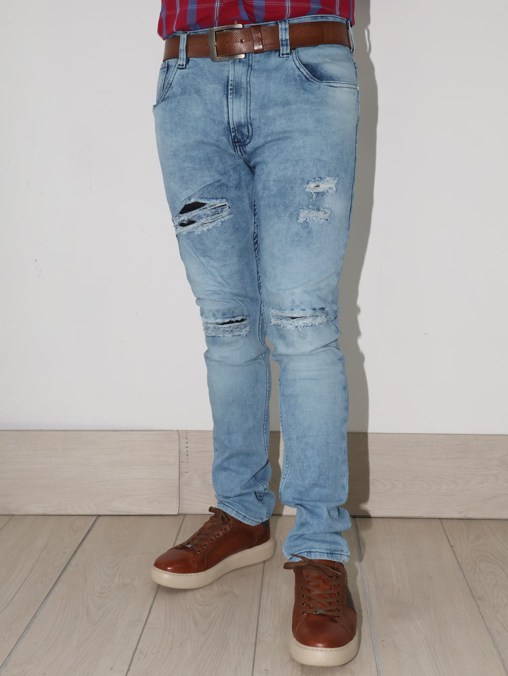 JEAN PREMIUM AMIRI CLARO COMN RASGADOS