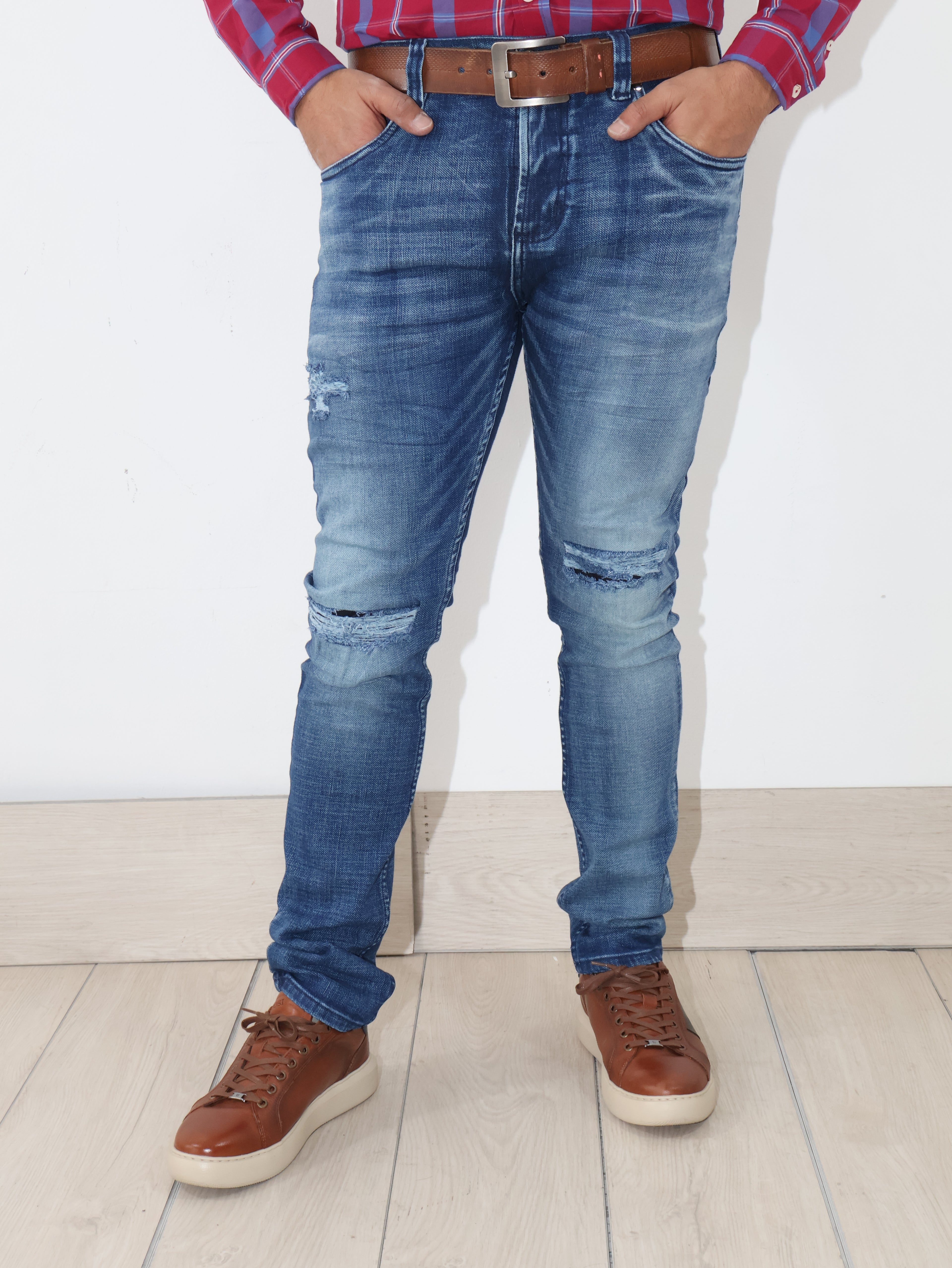 JEAN PREMIUM AMIRI MEDIO CON RASGADOS - SKU 20260025-MR