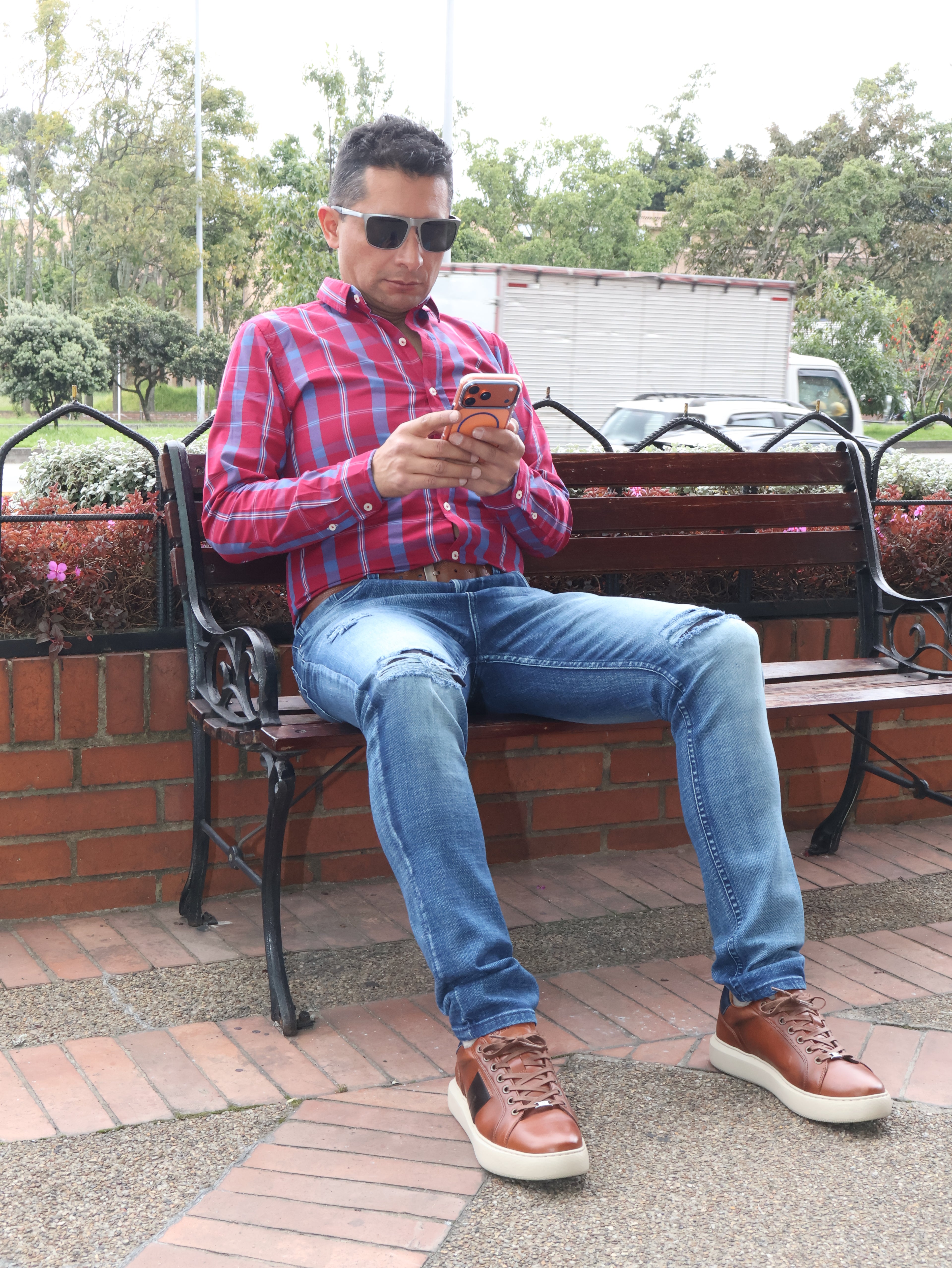JEAN PREMIUM AMIRI MEDIO CON RASGADOS - SKU 20260025-MR