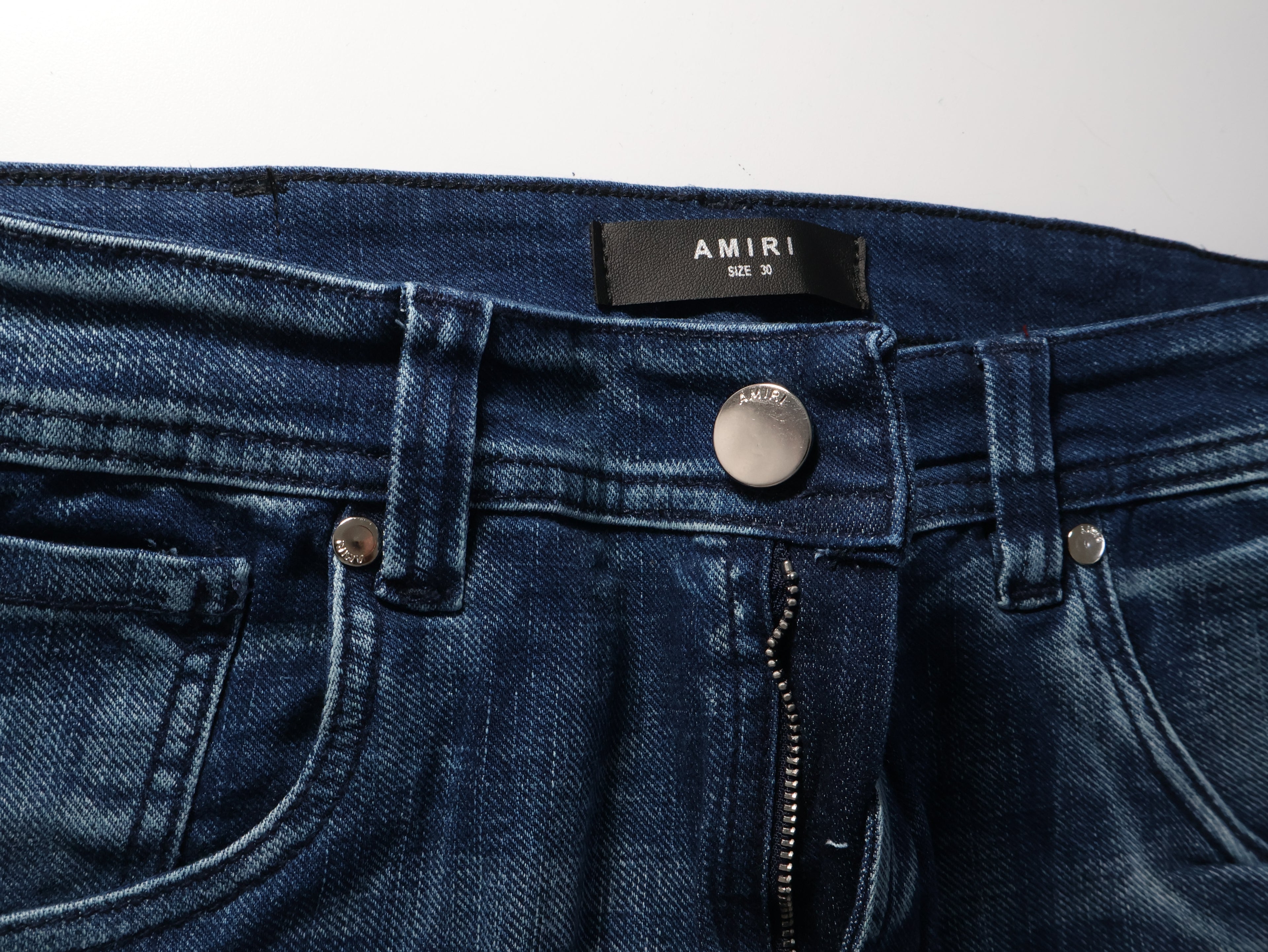 JEAN PREMIUM AMIRI AZUL OSCURO CON RASGADOS - SKU 20260024-OR