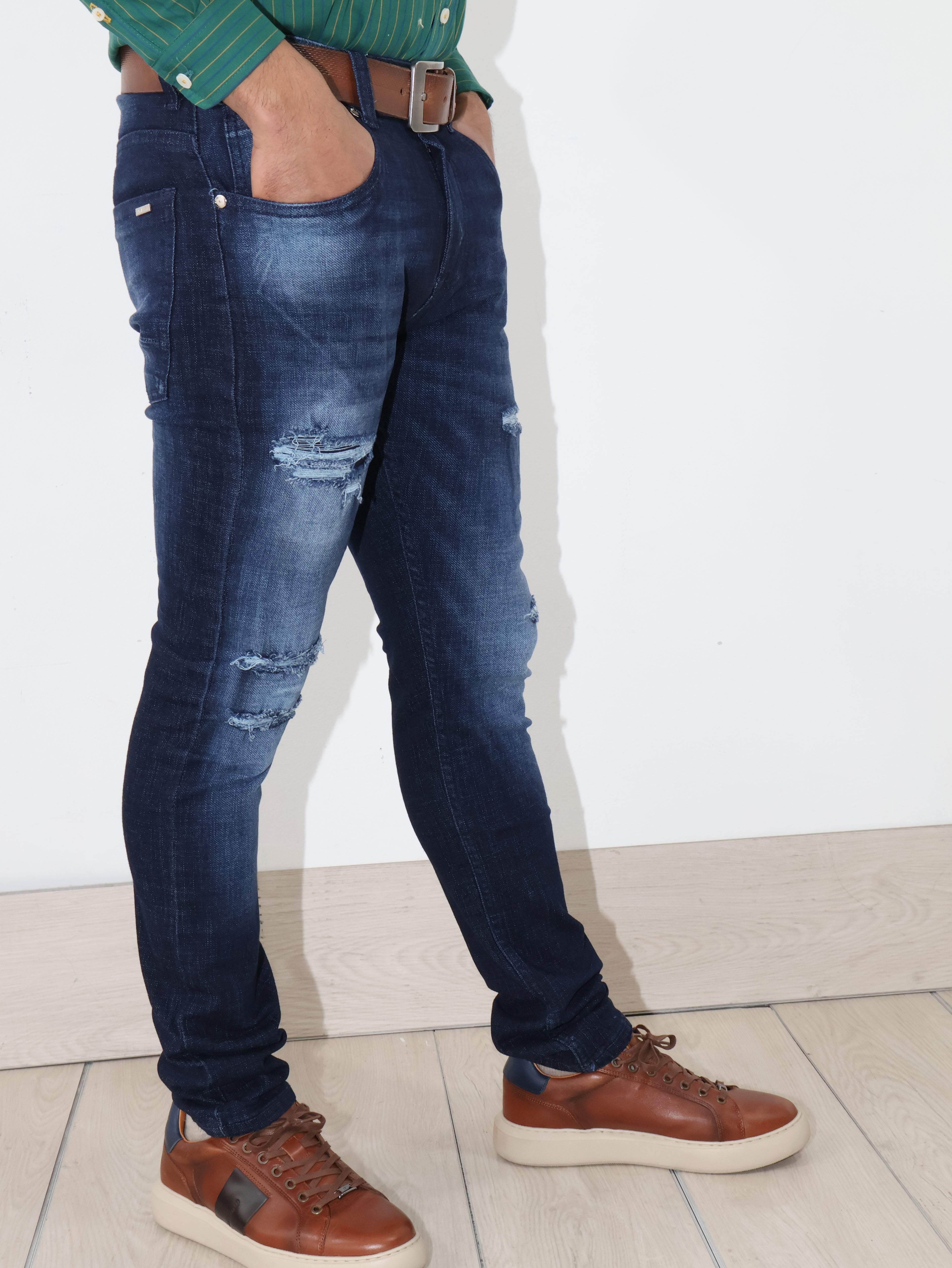 JEAN PREMIUM AMIRI AZUL OSCURO CON RASGADOS - SKU 20260024-OR
